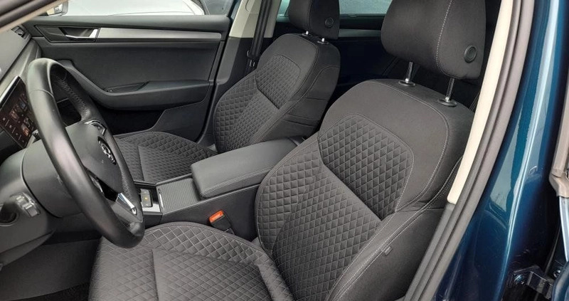Skoda Superb cena 89900 przebieg: 106299, rok produkcji 2019 z Nekla małe 352